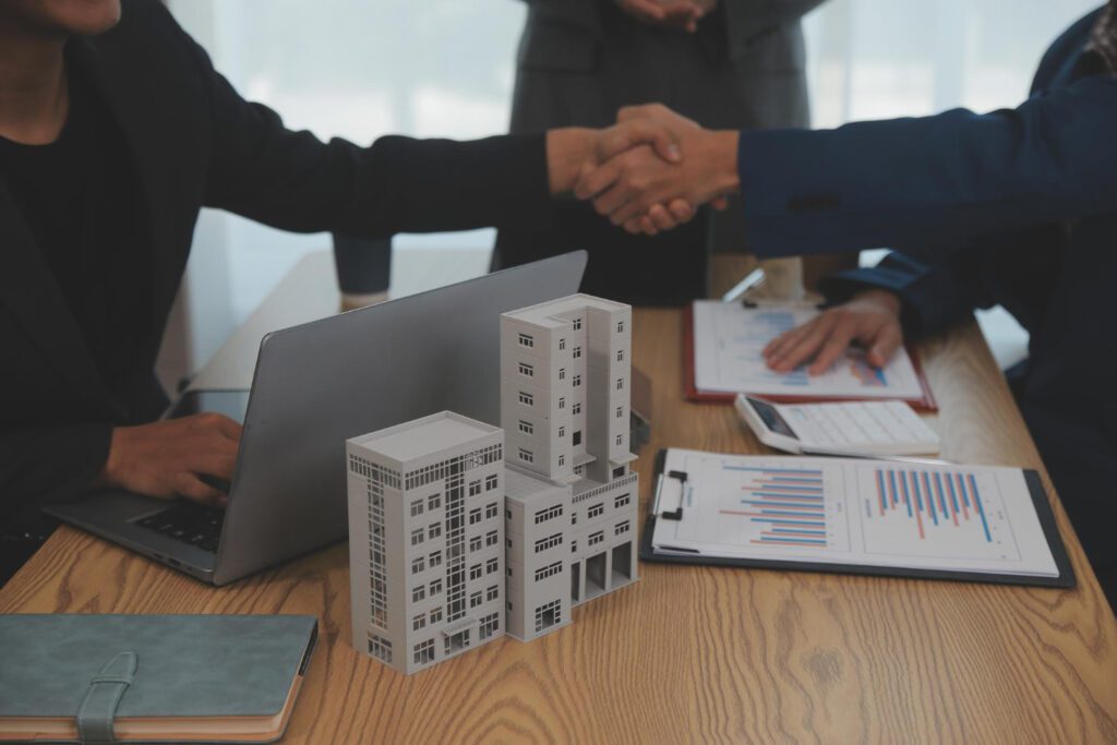 Servicios de avalúos inmobiliarios para expansión retail en Colombia