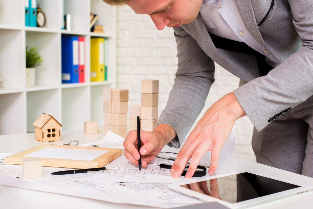 Estudio de mercado inmobiliario en Colombia para analizar proyectos y oportunidades de inversión.